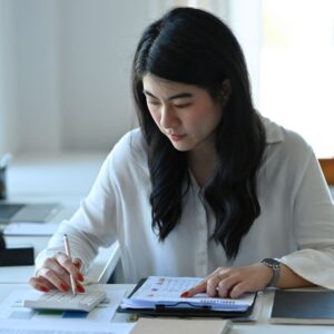 Laporan Keuangan Perusahaan Dagang dalam Mengelola Persediaan