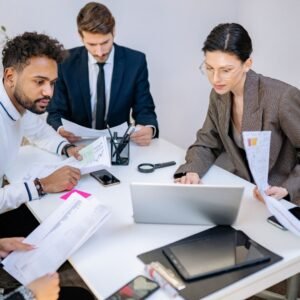 Investor Trust Menurun Saat Informasi Perusahaan Tidak Konsisten